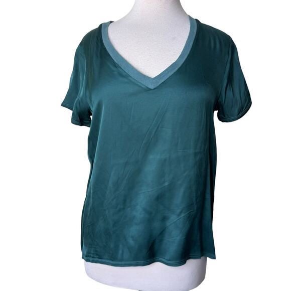 NATION LTD. June Hammered Satin V Neck Short Sleeve T Shirt Green SMALL - Picture 1 of 12